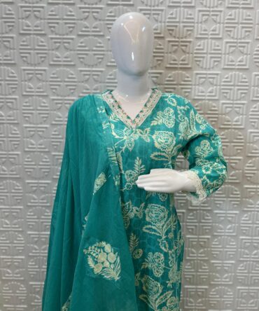 🛍️ 3 pcs straight suit