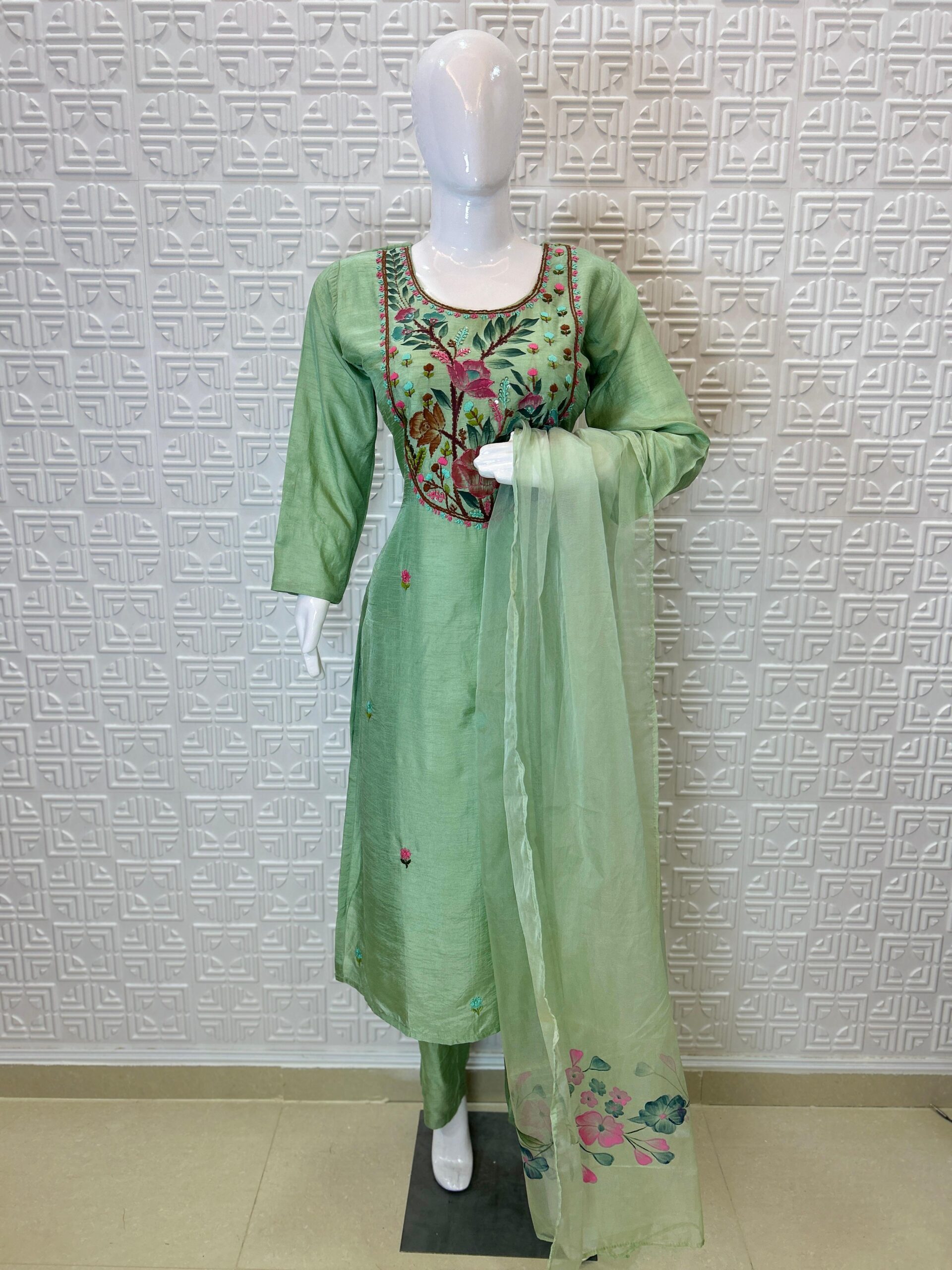 Designer Three-piece set - Image 2