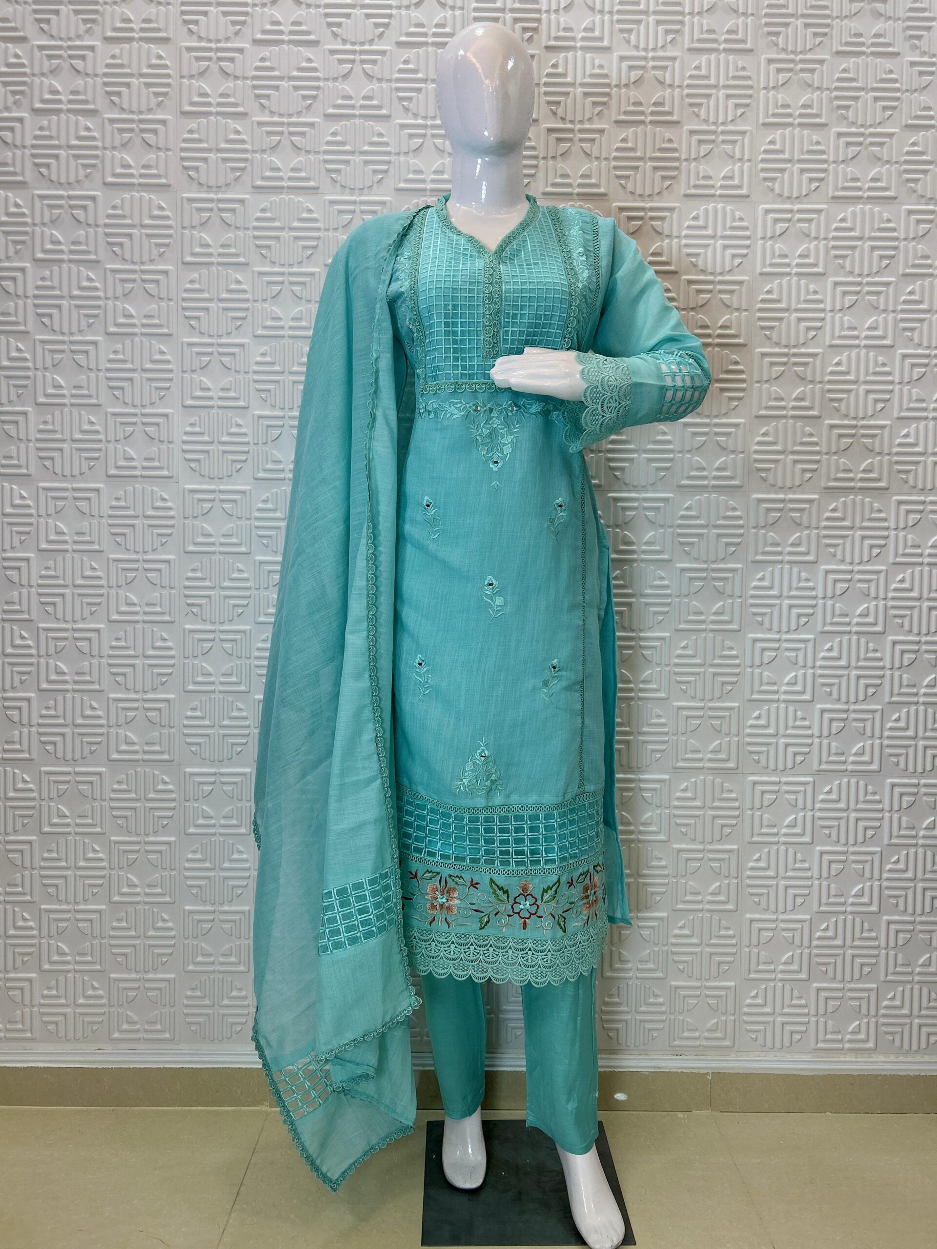 Designer Three-piece set - Image 2